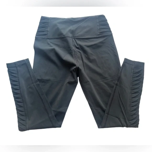 Victoria Sport Total Knockout Tight Leggings - Picture 2 of 7